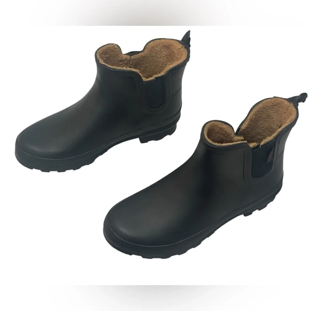 Chooka premium crafted Chelsea Waterproof, faux fur lined boots size US 9. GUC